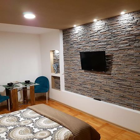 Woodstone Apartment 플로이에슈티 외부 사진