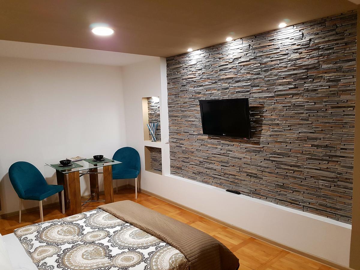 Woodstone Apartment 플로이에슈티 외부 사진