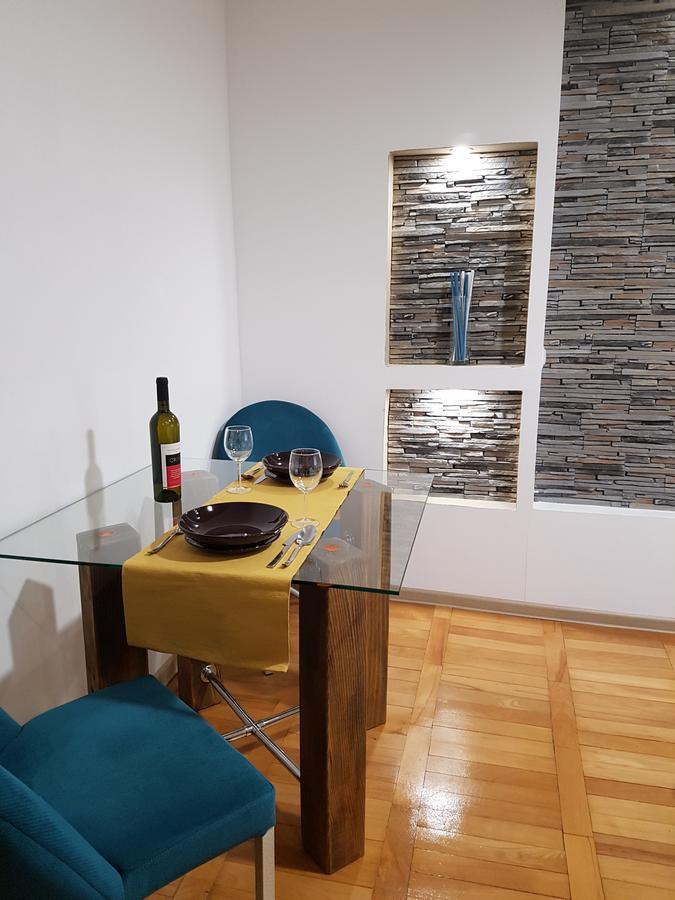 Woodstone Apartment 플로이에슈티 외부 사진