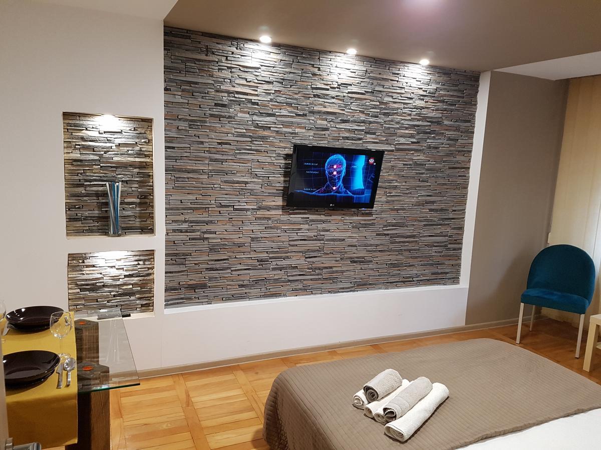 Woodstone Apartment 플로이에슈티 외부 사진