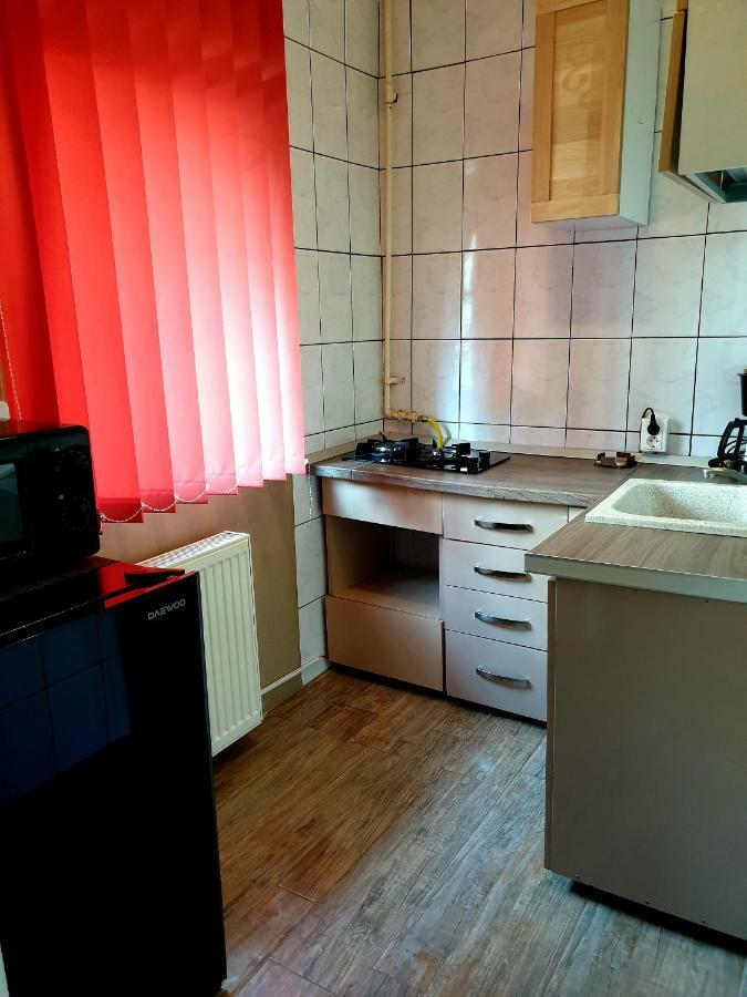 Woodstone Apartment 플로이에슈티 외부 사진