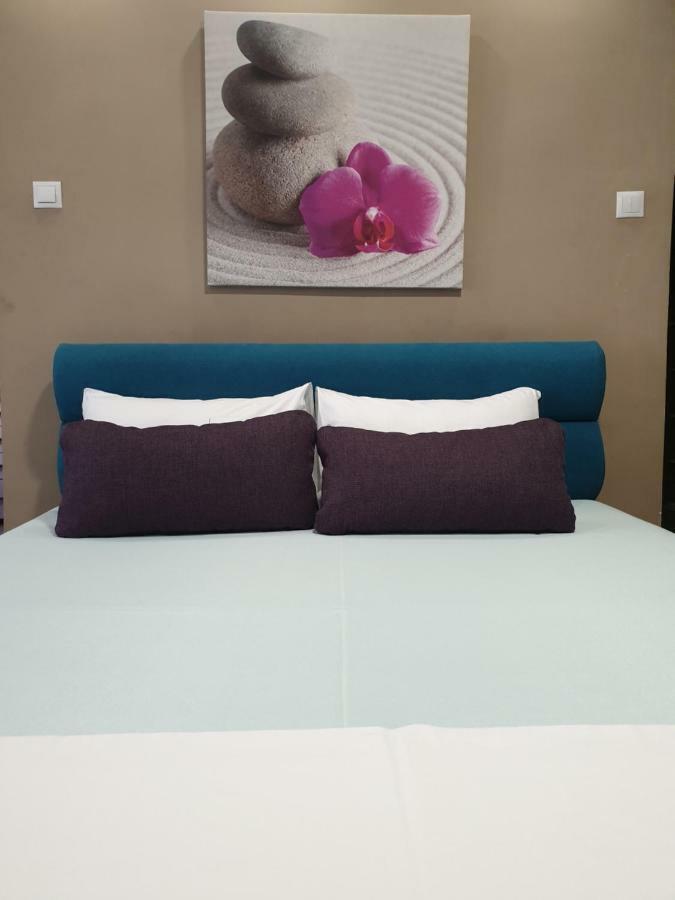 Woodstone Apartment 플로이에슈티 외부 사진
